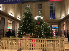 駅構内のクリスマスツリー